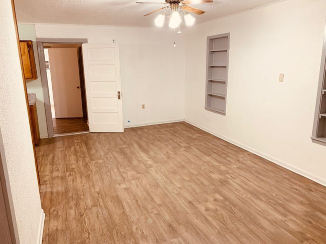 A - 106 N Oak Ave, House other with 3 bedrooms, 2 bathrooms and 2 parking in Luling TX | Image 4