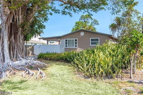 547 101st Ave N, Naples, FL, 34108-3202 | Card Image