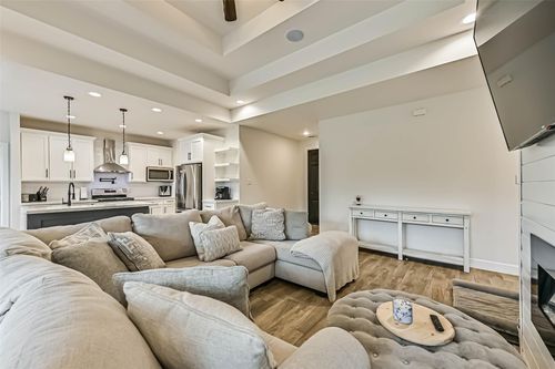 407 Green Meadows Dr, West Columbia, TX, 77486-9605 | Card Image