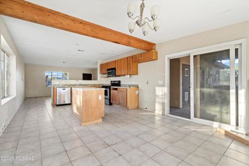 2817 E Glenn St, Tucson, AZ, 85716-2127 | Card Image