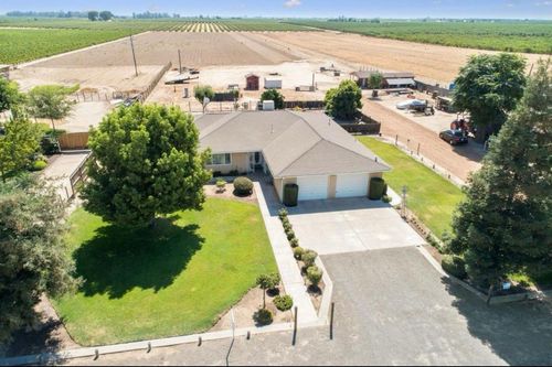 12420 S Chestnut Ave, Fresno, CA, 93725-9104 | Card Image