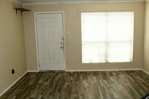 apt-m07-10500 Lake June Rd, Dallas, TX, 75217-3372 | Card Image