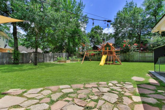 Huge backyard space! | Image 36