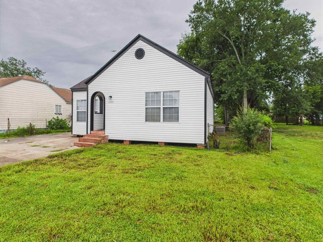 1832 19 Th St, House other with 2 bedrooms, 1 bathrooms and null parking in Port Arthur TX | Image 4