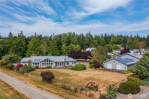 697 Olympic View Dr, Coupeville, WA, 98239-9543 | Card Image