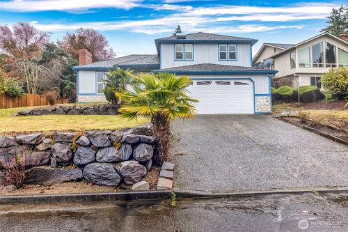 2702 Cedar Ave S, Renton, WA, 98055-5078 | Card Image