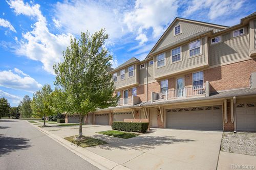 56645 Long Island Dr, Shelby Township, MI, 48316-5740 | Card Image