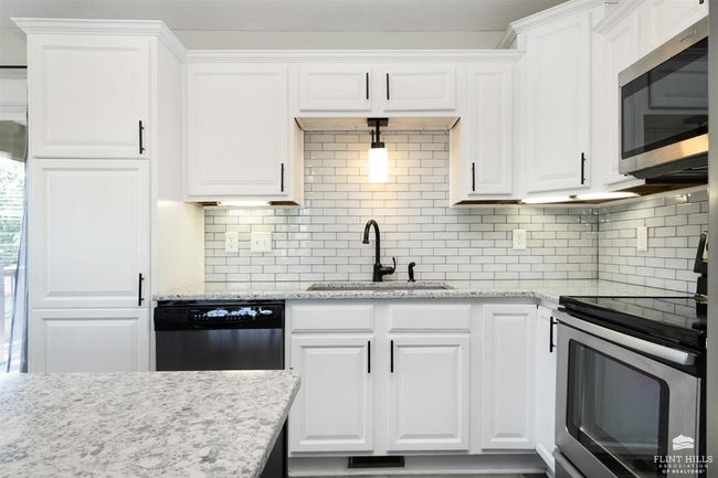 812 Fossilridge Dr, House other with 5 bedrooms, 3 bathrooms and null parking in Manhattan KS | Image 7