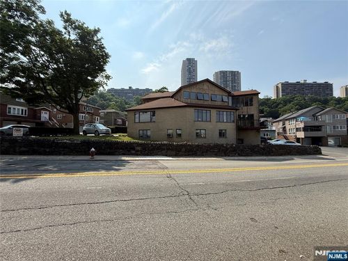 7 Sterling Pl, Edgewater, NJ, 07020-1414 | Card Image