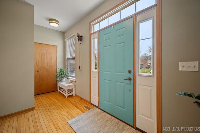 207 E Park Ave, House other with 3 bedrooms, 4 bathrooms and 2 parking in Sugar Grove IL | Image 4