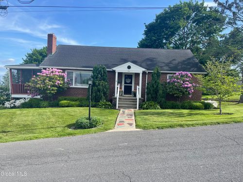 5 Summit Dr, Ravena, NY, 12143-1404 | Card Image