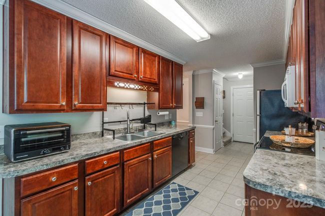 Kitchen | Image 7