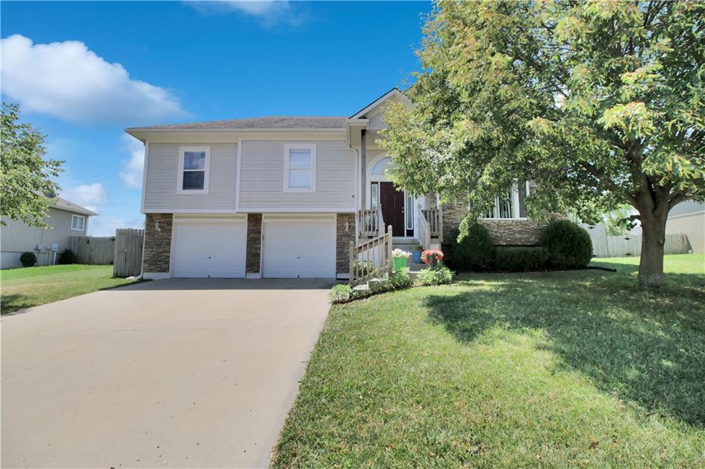 8th St, Oak Grove, MO 64075