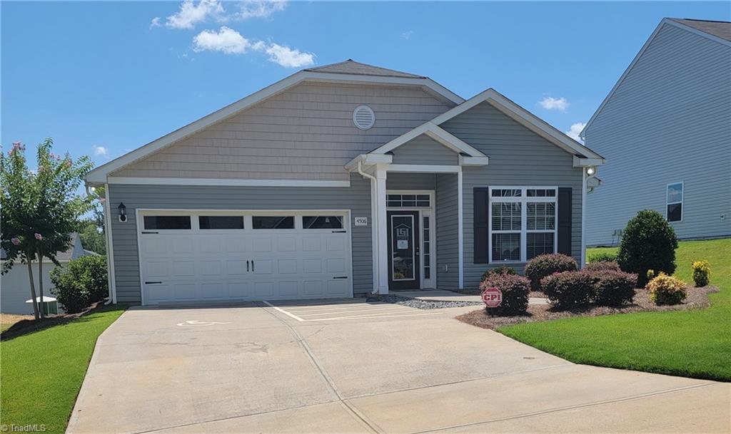 Hazelburn Dr, Greensboro, NC 27405
