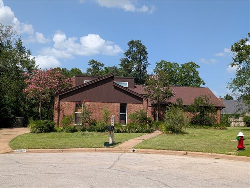 2500 Whispering Oaks Cir, Bryan, TX, 77802-2023 | Card Image