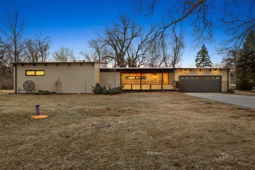 1945 30th Street Dr Se, Cedar Rapids, IA, 52403-1579 | Card Image