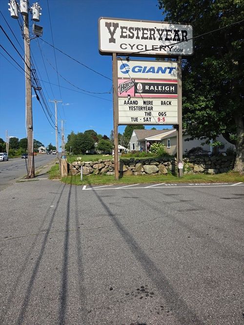 330 Hathaway Rd, New Bedford, MA, 02746-1035 | Card Image