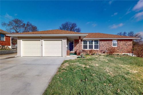 710 N Arapaho St, Independence, MO, 64056-1921 | Card Image