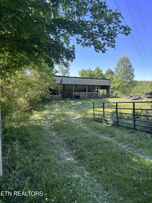 407 Earl Maples Ln, Tazewell, TN, 37879-6709 | Card Image