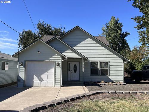 368 Page Rd, Winchester, OR, 97495-8908 | Card Image
