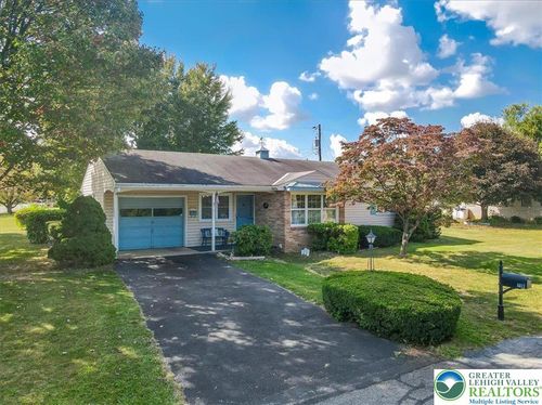 1077 Oakhurst Dr, SLATINGTON, PA, 18080-1224 | Card Image