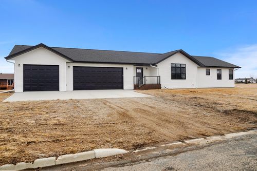 208 4th St Nw, Gwinner, ND, 58040 | Card Image