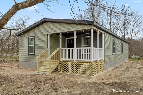 920 Ravenna Rd, Ravenna, MI, 49451-9562 | Card Image