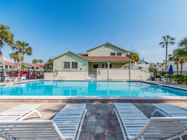COMMUNITY POOL, SPA AND CLUBHOUSE | Image 27