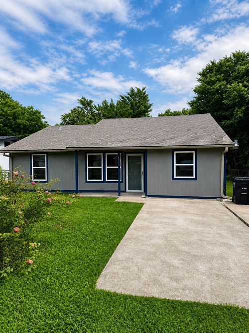 106 N 4th St, Crandall, TX, 75114-2500 | Card Image