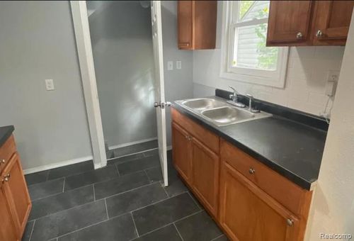 19344 Bradford St, Detroit, MI, 48205-2110 | Card Image