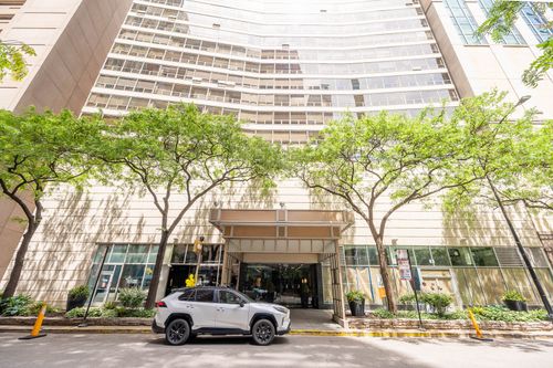 1702-110 E Delaware Pl, Chicago, IL, 60611-4901 | Card Image
