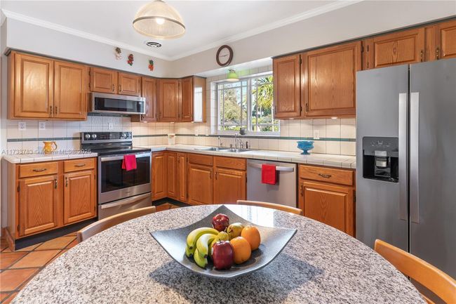 300 187 Th St, House other with 3 bedrooms, 2 bathrooms and null parking in Sunny Isles Beach FL | Image 8