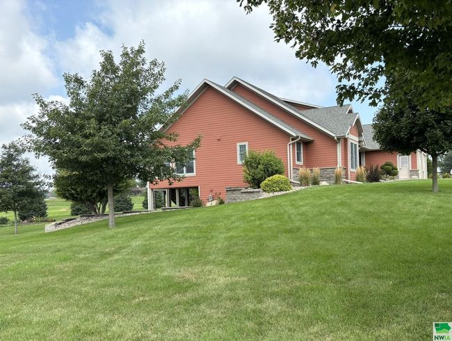 925 Sunrise Trl, House other with 5 bedrooms, 3 bathrooms and null parking in Sioux Center IA | Image 40