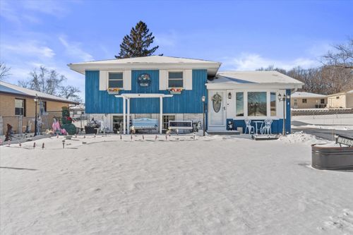 7485 S Highfield Ct, Oak Creek, WI, 53154-2415 | Card Image