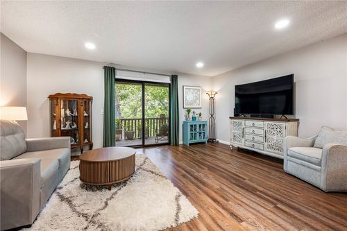 104 Clubhouse Dr, Bella Vista, AR, 72715-8150 | Card Image