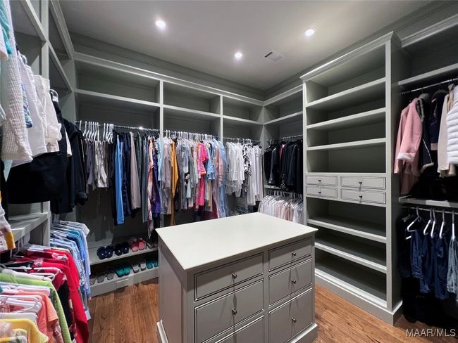 Master closet | Image 31