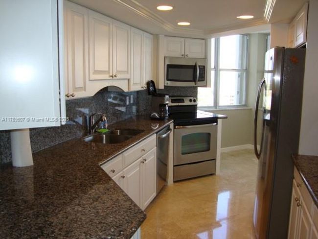 APT-1003 - 1340 S Ocean Blvd, Condo with 2 bedrooms, 2 bathrooms and null parking in Pompano Beach FL | Image 4