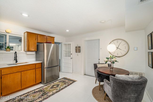 Eat-in Kitchen | Image 8