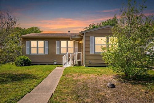 3651 Lawnview St, Corpus Christi, TX, 78411-1705 | Card Image