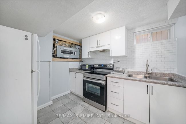 122 Robert Hicks Dr, House attached with 6 bedrooms, 5 bathrooms and 2 parking in North York ON | Image 22