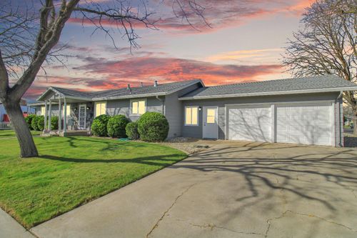 1805 Kienitz Ave, Modesto, CA, 95355-3222 | Card Image