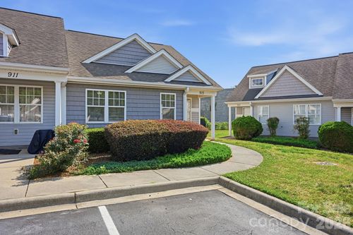 915 Barracuda Ave, Statesville, NC, 28677-4267 | Card Image