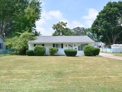 216 Larchwood Dr, Painesville, OH, 44077-1941 | Card Image