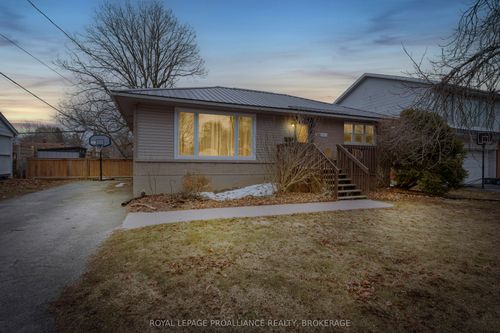 386 Mcewen Drive, Kingston, ON, K7M3W3 | Card Image