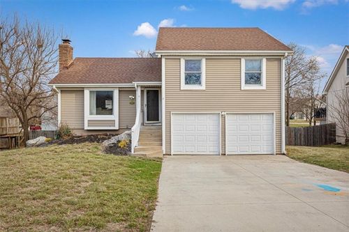 210 N 14th St, Louisburg, KS, 66053-3522 | Card Image