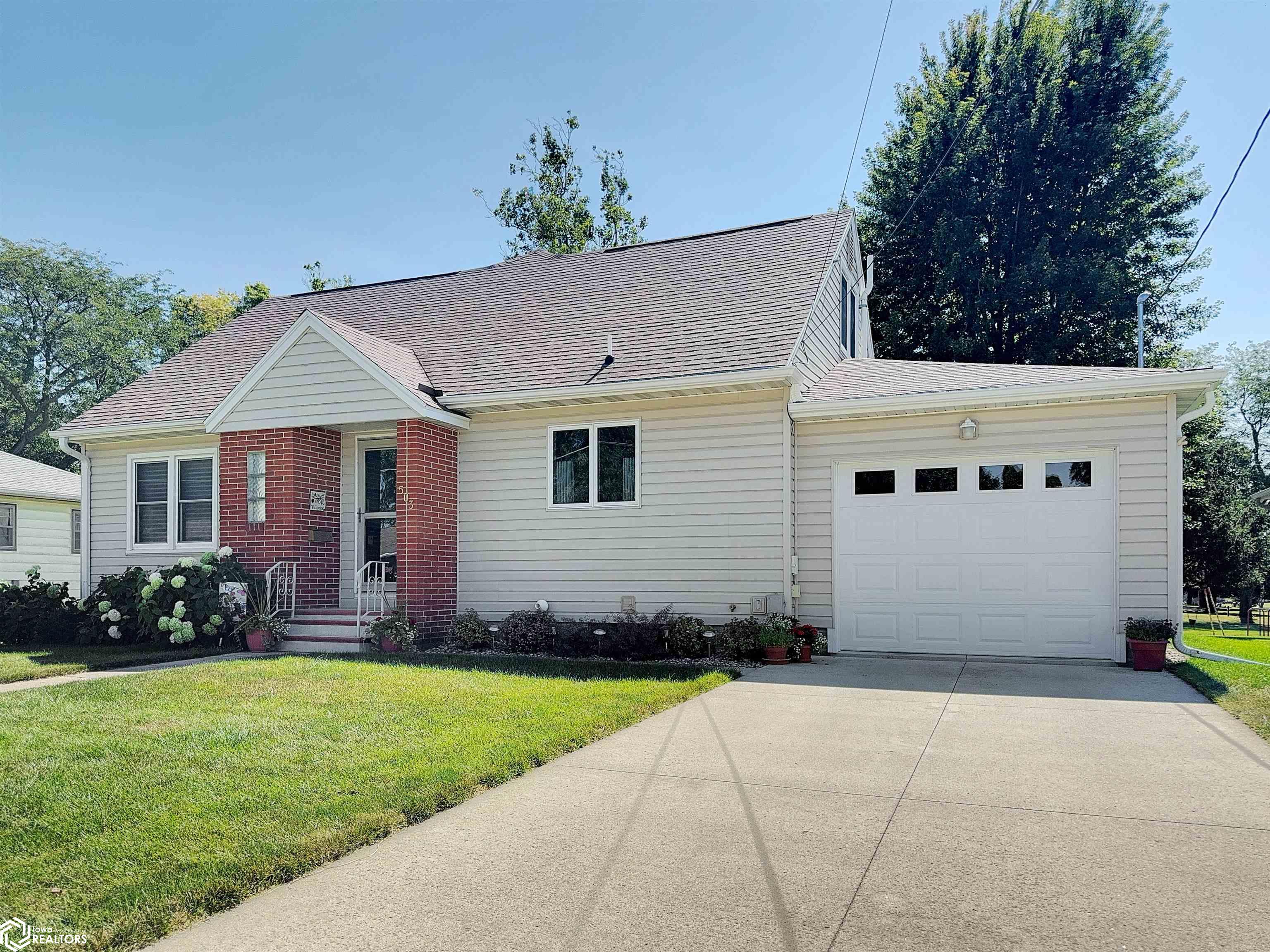 7th Ave, Hampton, IA 50441