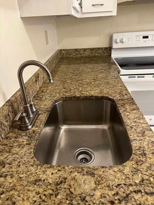 UNIT-6 - 1700 Skyline Dr, Condo with 2 bedrooms, 1 bathrooms and 2 parking in Lowell MA | Image 16
