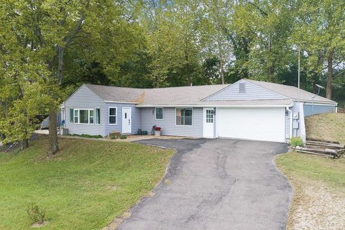 18357 228th St, Tonganoxie, KS, 66086-3002 | Card Image