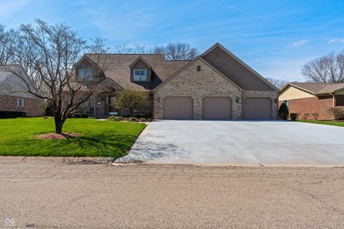 2534 Chestnut St, Columbus, IN, 47201-3653 | Card Image