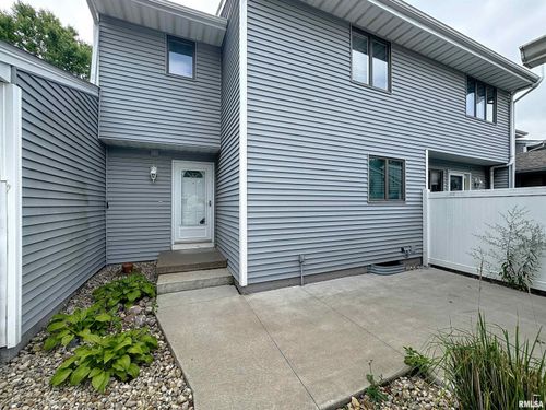3518 Cedarview Ct, Bettendorf, IA, 52722-2880 | Card Image